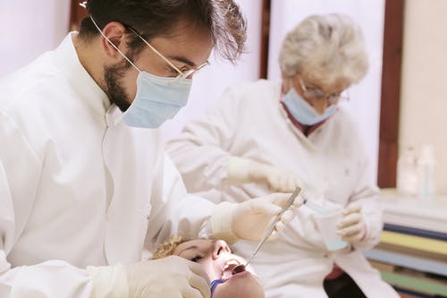 长沙拜博口腔牙齿矫正费用明细，金属、隐形牙套各多少钱？